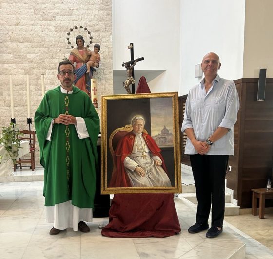 La Parroquia de San Pío X estrena un retrato de su santo titular (3)