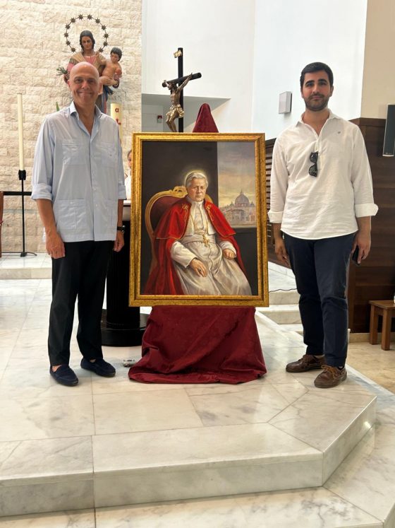 La Parroquia de San Pío X estrena un retrato de su santo titular (4)