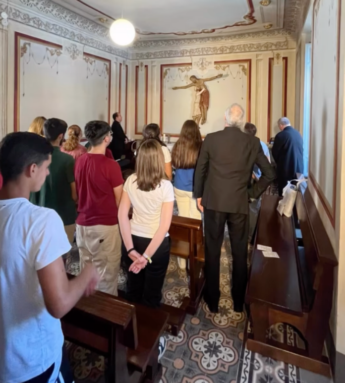 Visita del arzobispo al Colegio San Fernando y encuentro con profesores y alumnos