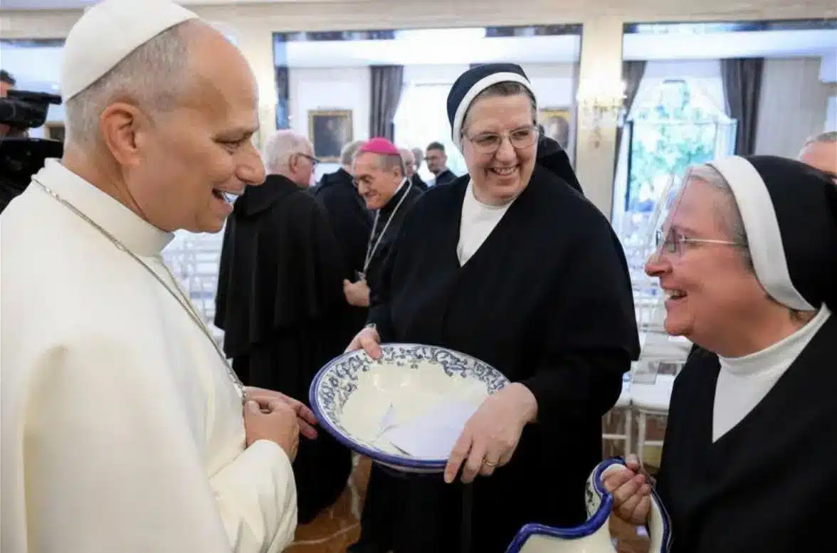 Encuentro entre el Papa León XIV y Sor Fátima, priora de las Hermanas Agustinas de Jerez