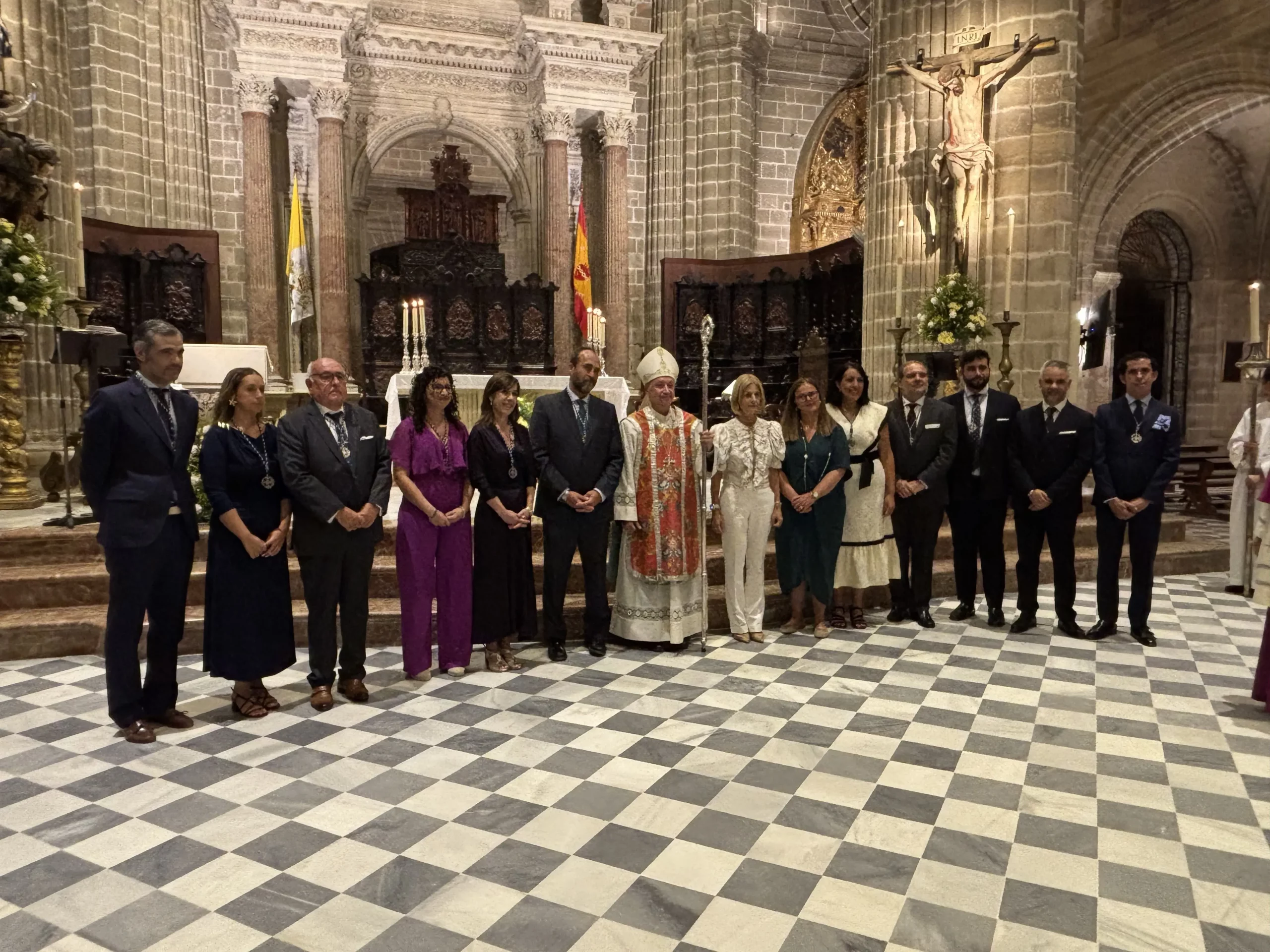 Monseñor José Rico Pavés preside la toma de posesión del nuevo Consejo de la Unión de Hermandades de Jerez