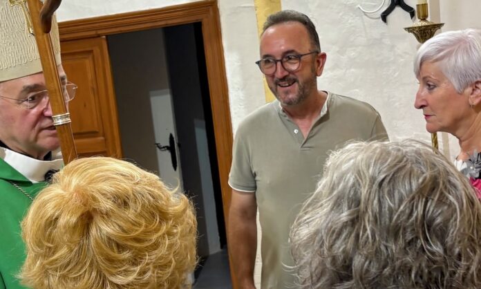 Nuestro obispo acompaña a Bédar y anima a mirar al futuro con esperanza tras el incendio