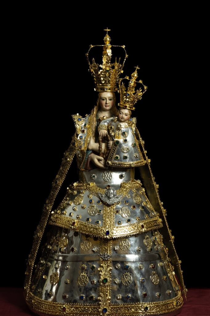 Almuñécar recupera a su Patrona: Nuestra Señora de la Antigua vuelve restaurada a su parroquia