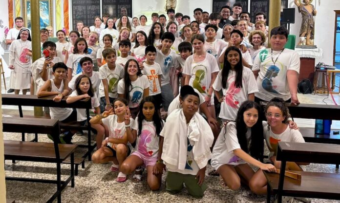Cerca de setenta jóvenes participan en el Campamento Interparroquial de San Juan de los Terreros