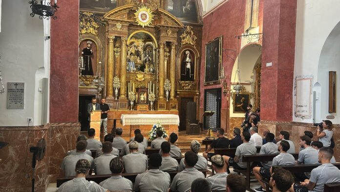 El Málaga encomienda su nueva temporada en Primera División a la Divina Pastora, patrona del deporte