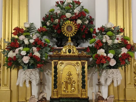 La Cardenchosa y Los Morenos reciben una reliquia de Santa Elena