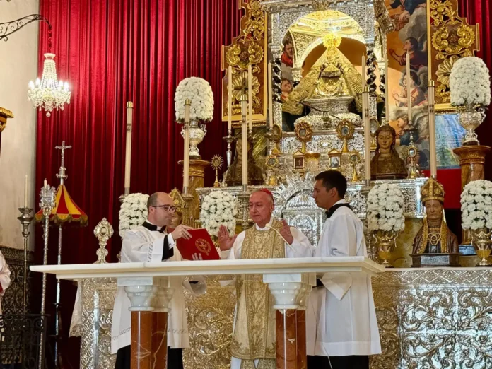 Monseñor José Rico Pavés consagró el altar de la Basílica de la Caridad en vísperas de su gran fiesta del 15 de agosto