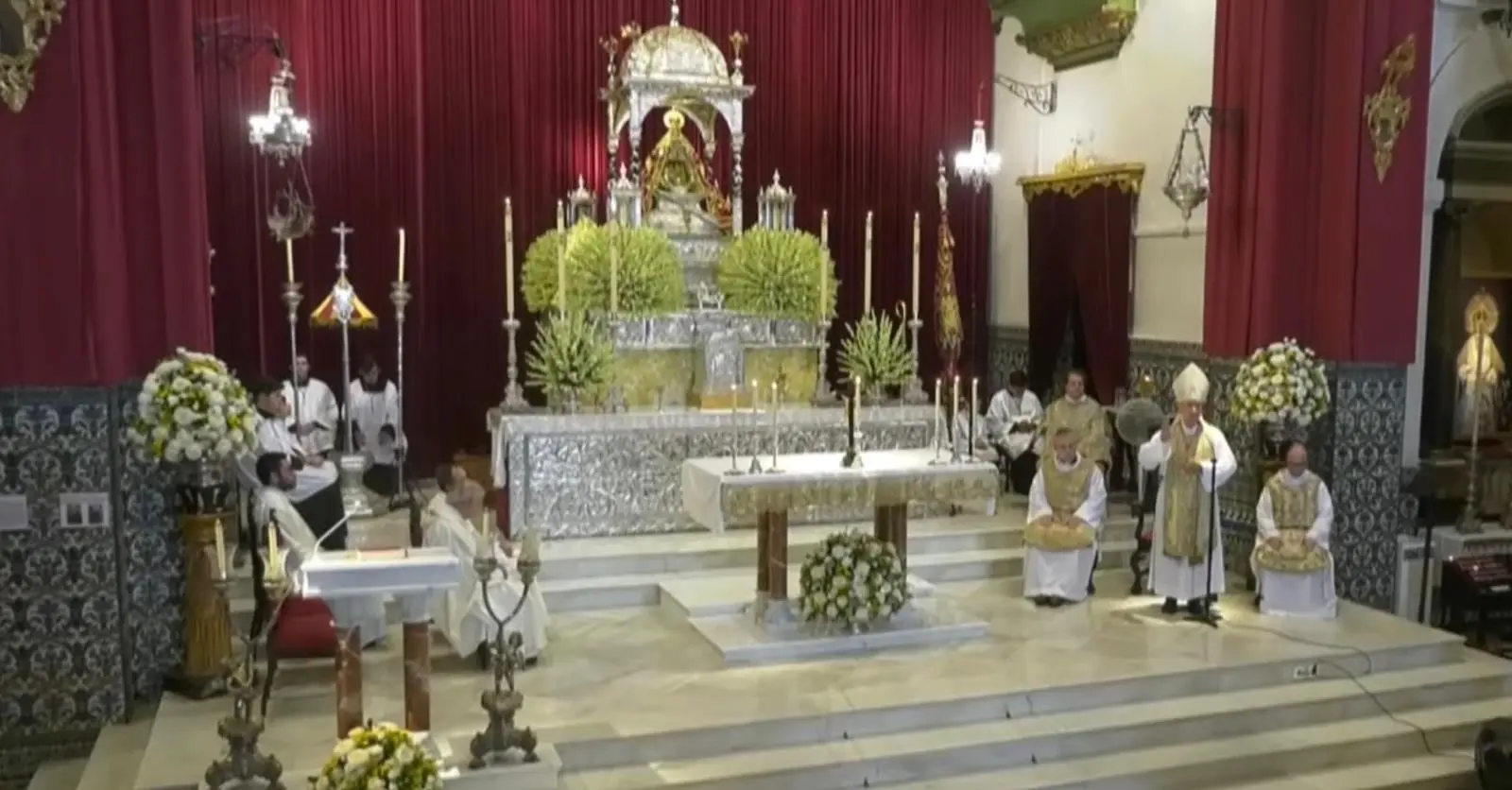 Monseñor José Rico Pavés preside en Sanlúcar de Barrameda la solemnidad de la Asunción de la Virgen María ante la advocación de la Caridad