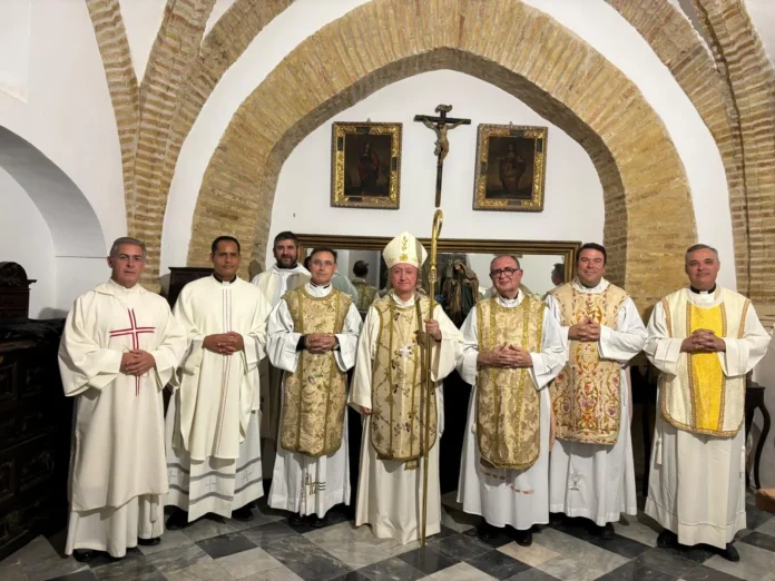 Monseñor José Rico Pavés presidió en Arcos de la Frontera la toma de posesión de D. José Arjona como párroco de San Pedro Apóstol
