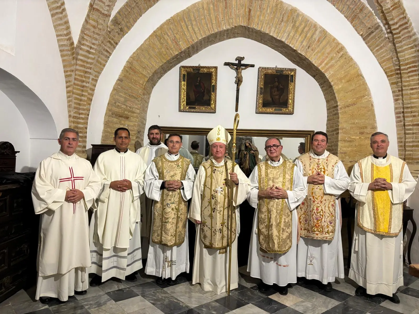 Monseñor José Rico Pavés presidió en Arcos de la Frontera la toma de posesión de D. José Arjona como párroco de San Pedro Apóstol