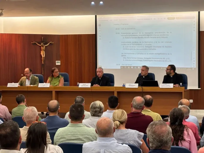 Asidonia-Jerez abre un camino de formación y trabajo conjunto para la aplicación de la nueva Normativa de Hermandades y Cofradías