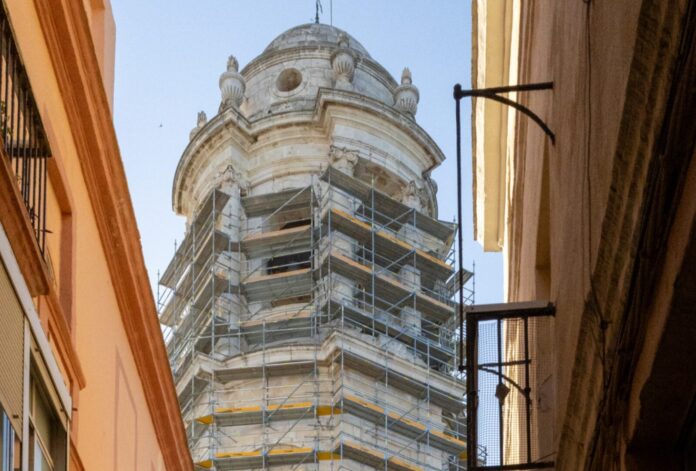 Avanzan los trabajos de restauración de la torre de Poniente de la Catedral de Cádiz