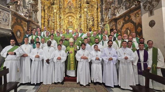 Catorce nuevos seminaristas toman sus cruces e inician su formación en la Archidiócesis de Sevilla