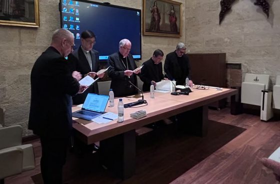 El arzobispo preside la primera reunión del Cabildo Catedral en el inicio de curso