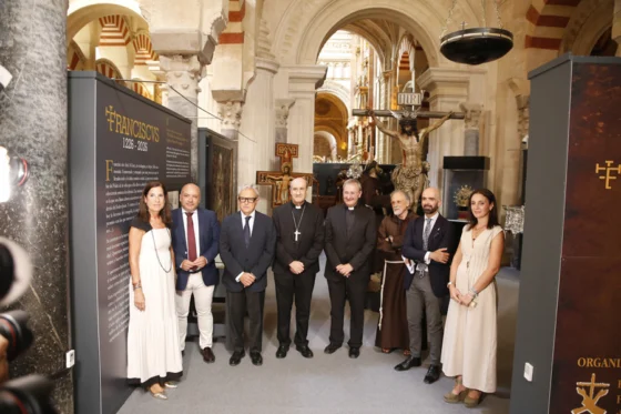 Inaugurada una exposición de San Francisco en la Mezquita Catedral