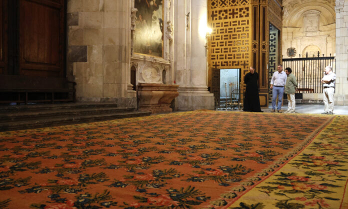 La alfombra del siglo XVIII que se conserva en la Catedral podrá visitarse en el trascoro