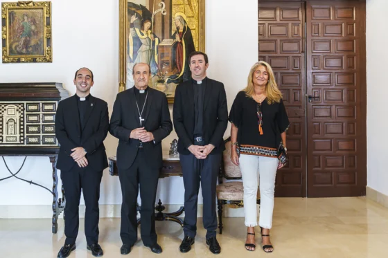 Los nuevos cargos de la curia y delegaciones realizan el juramento ante el Obispo