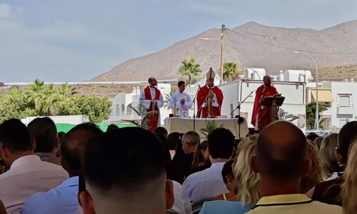 Más de 200 jóvenes y adultos reciben la Confirmación en Balanegra