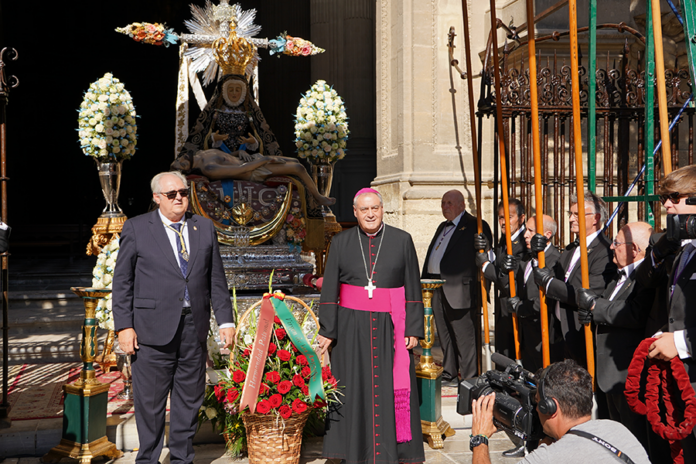 Mons. Gil Tamayo inicia la Ofrenda agradeciendo la protección de la Virgen