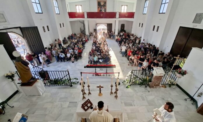 Monteagud vuelve a reunir a miles de peregrinos en torno a la Virgen de la Cabeza