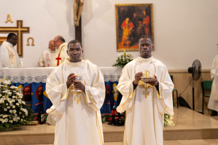 Ordenaciones diaconales en Granada de dos misioneros combonianos