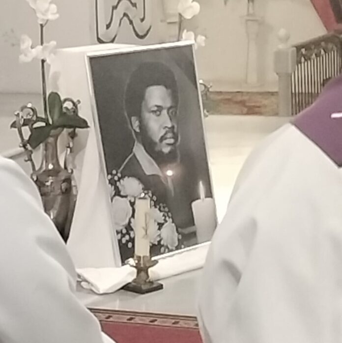 Oria celebra una misa funeral por el hermano de su párroco
