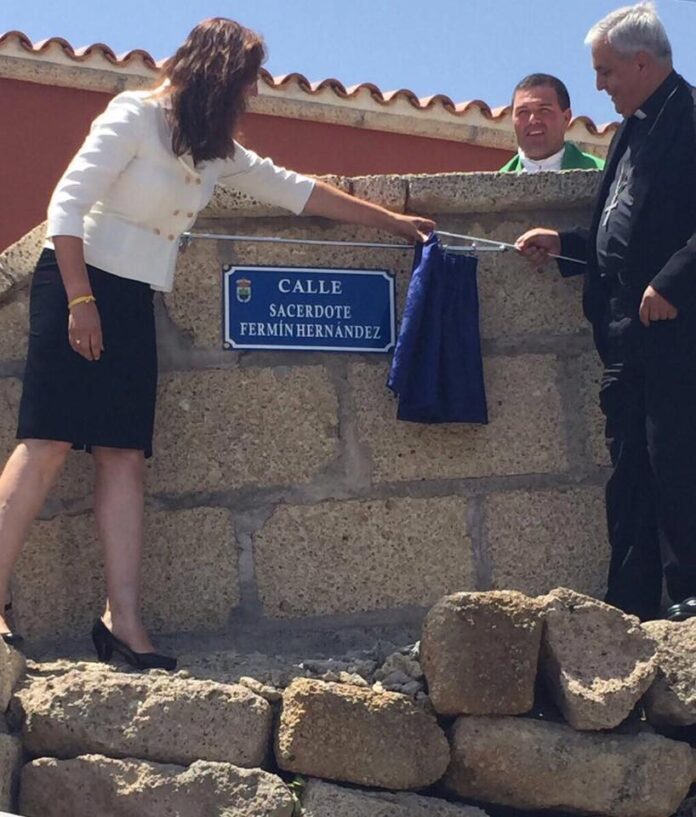 Una calle de Arico lleva el nombre del sacerdote FermÃn Hernández Una calle de Arico lleva el nombre del sacerdote FermÃn Hernández