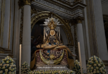 Veneración de los fieles a la Virgen de las Angustias, en la Catedral Veneración de los fieles a la Virgen de las Angustias, en la Catedral