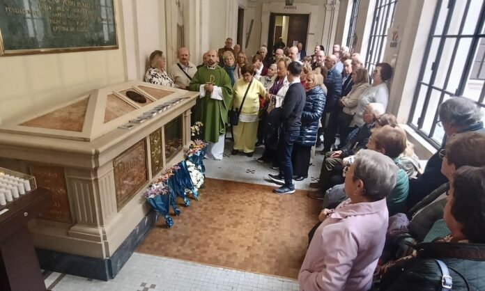 85 peregrinos de Dalías renuevan su devoción al Padre Rubio en Madrid