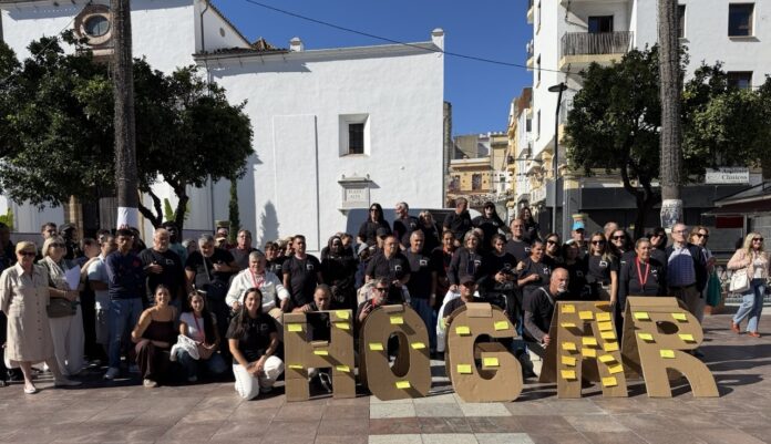 Cáritas celebra un gesto público de sensibilización por las personas sin hogar en Algeciras