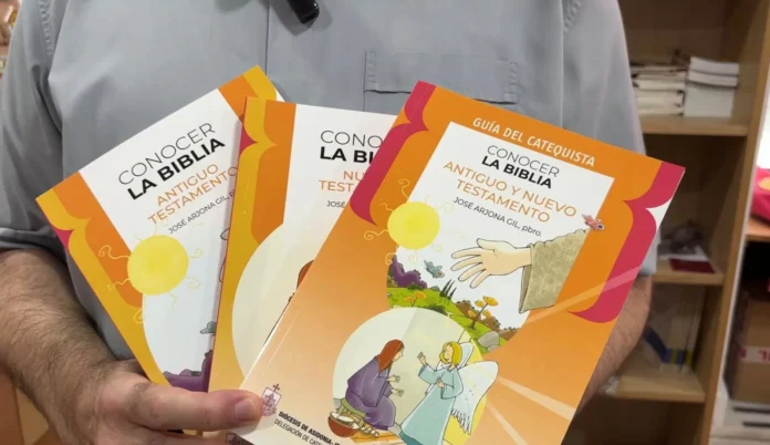 D. José Arjona presenta nuevos materiales catequéticos para profundizar en el conocimiento de la Biblia y la educación en la fe