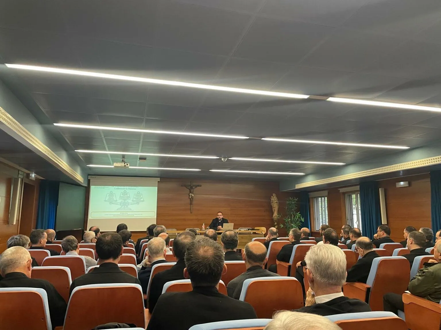 D. Juan Azcárate, vicerrector del Seminario de Asidonia-Jerez, aborda los retos del discernimiento vocacional en un encuentro de formadores de la CEE