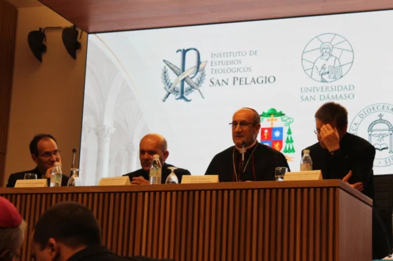 El curso de Estudios Teológicos comienza en Córdoba con una reflexión sobre inteligencia artificial