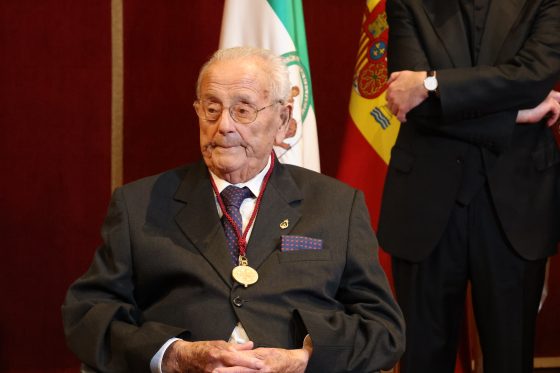 El lebrijano Francisco García recibe la medalla Pro Ecclesia Hispalense