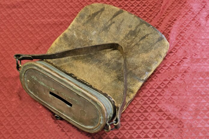 El más antiguo y curioso de los cepillos conservados en la Catedral
