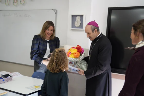 El obispo de Córdoba visita los colegios El Encinar y Ahlzahir El obispo de Córdoba visita los colegios El Encinar y Ahlzahir