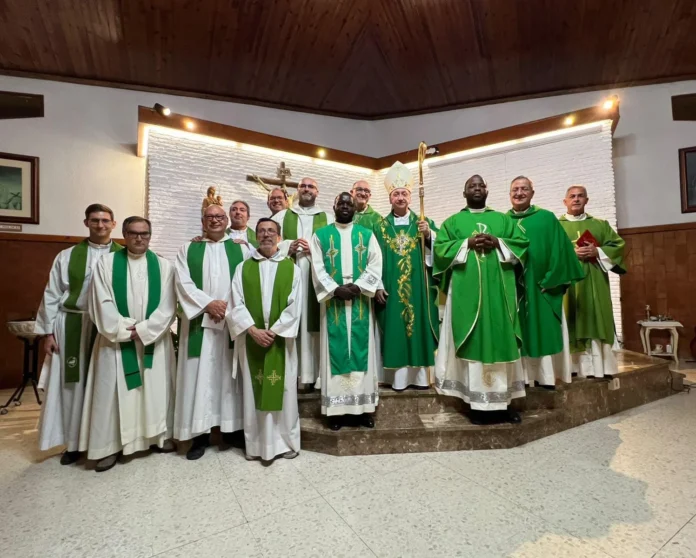 El P. Geoffrey Benjamin Kabombo toma posesión como nuevo párroco de San Pablo de Jerez