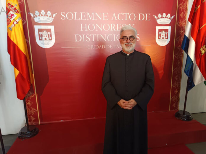 El padre Juan Pedro Varo, nombrado Hijo Adoptivo de Tarifa por su trayectoria pastoral y su compromiso con la ciudad El padre Juan Pedro Varo, nombrado Hijo Adoptivo de Tarifa por su trayectoria pastoral y su compromiso con la ciudad