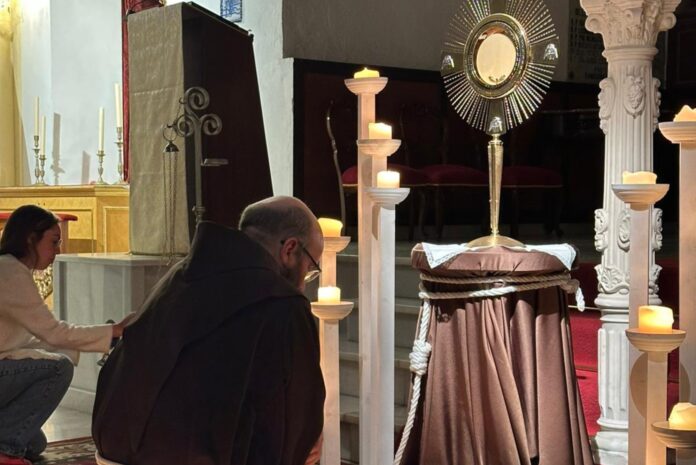 Hora Santa "Laudato", «una invitación a dejar que Dios nos limpie la mirada»