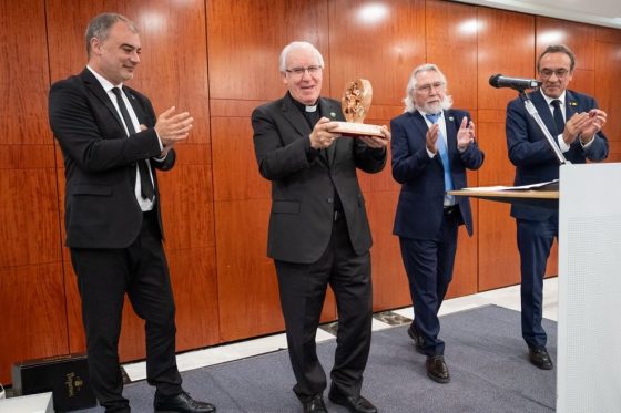 La comunidad andaluza de Tarrasa homenajea a monseñor Saiz Meneses