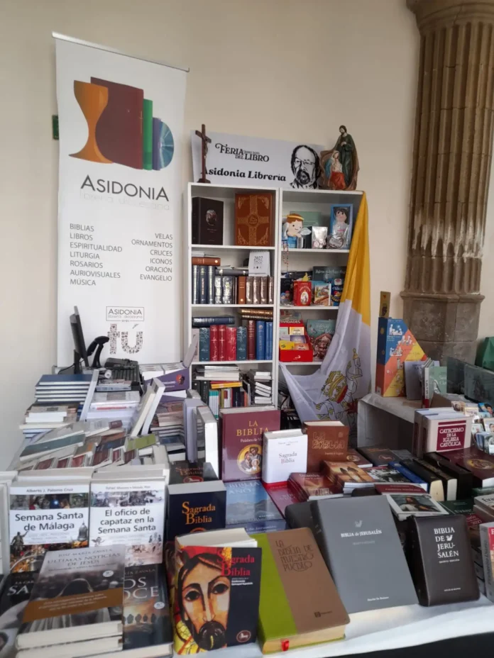 La Librería Diocesana participa en la Feria del Libro de Jerez en los Claustros de Santo Domingo