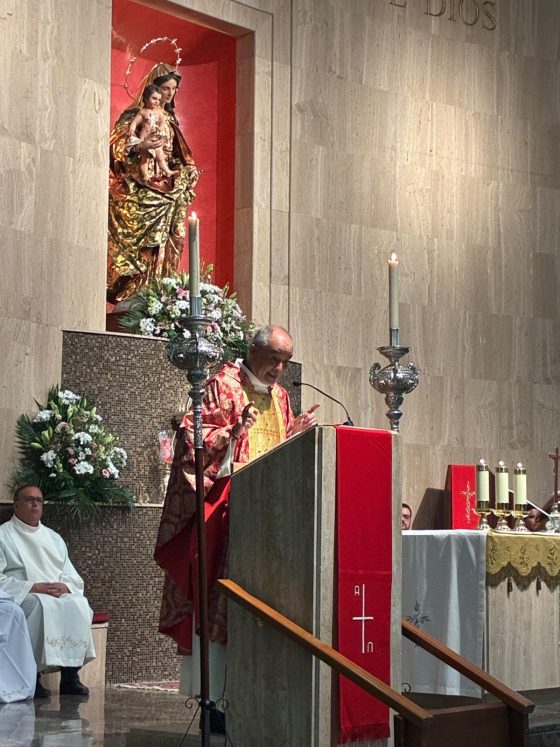 La Parroquia de la Oliva y San José Obrero recibe y bendice un lienzo del Beato ( (3)