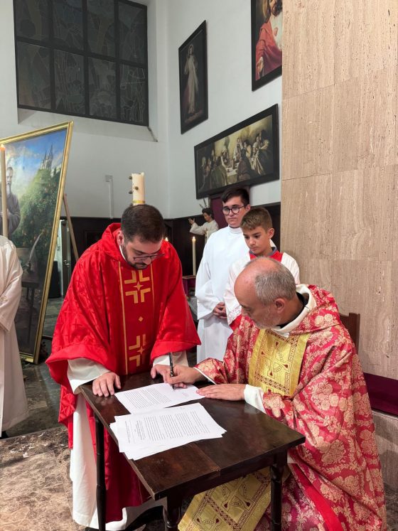 La Parroquia de la Oliva y San José Obrero recibe y bendice un lienzo del Beato ( (13)