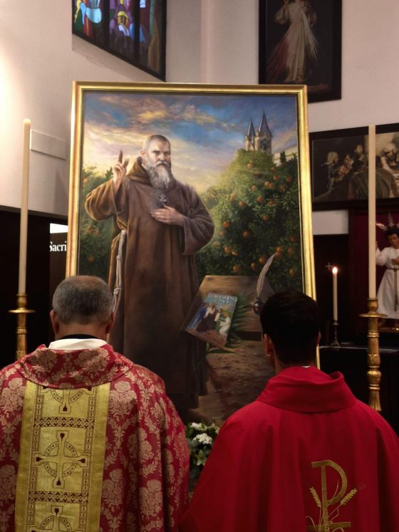 La Parroquia de la Oliva y San José Obrero recibe y bendice un lienzo del Beato ( (5)