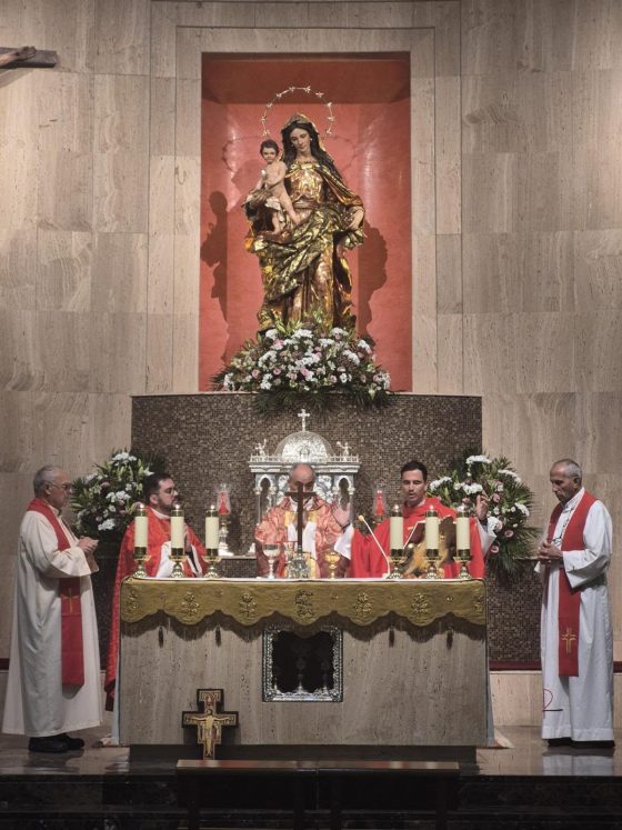 La Parroquia de la Oliva y San José Obrero recibe y bendice un lienzo del Beato ( (6)