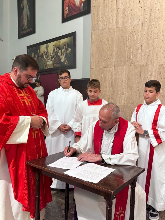 La Parroquia de la Oliva y San José Obrero recibe y bendice un lienzo del Beato ( (9)