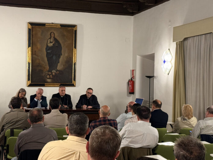 La Real Federación celebra su primer Pleno con la asistencia de nuestro arzobispo