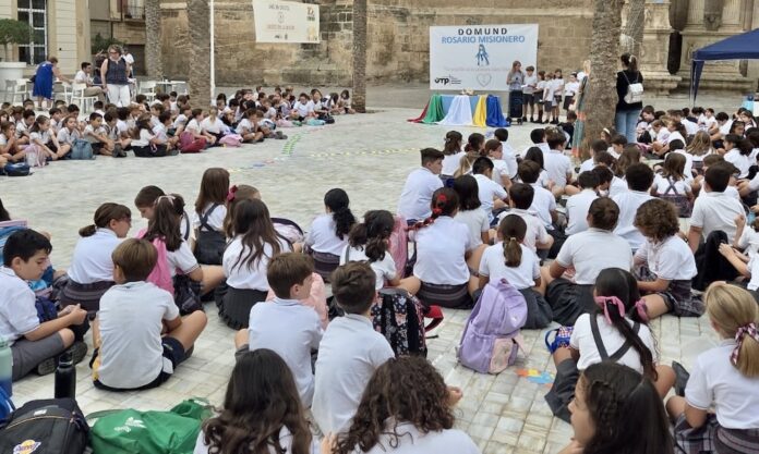 Más de 400 escolares participan en el Rosario Misionero celebrado en Almería