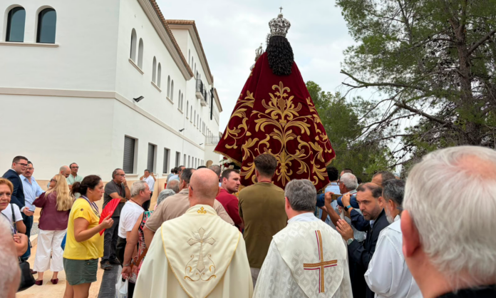 Mons. Loca bendice el Redemptoris Mater con la presencia de la Fuensanta