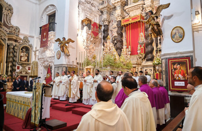 Mons. Ramón Valdivia llama en Cádiz a recuperar la esperanza y reconstruir la unidad bajo la protección de la Virgen del Rosario